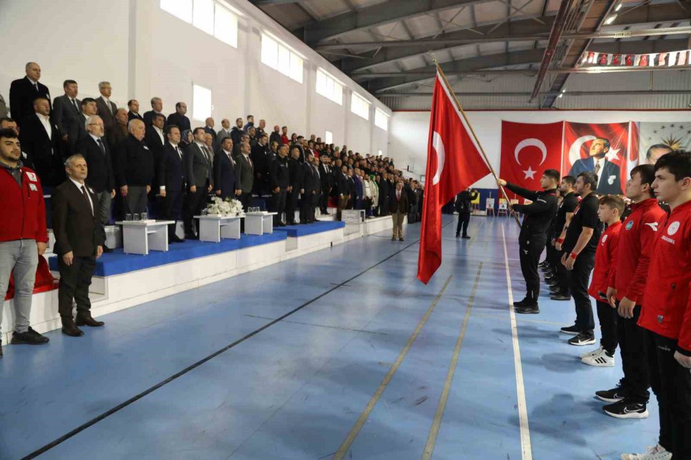 OLİMPİYAT, DÜNYA VE AVRUPA ŞAMPİYONU ESKİ MİLLİ GÜREŞÇİ YAŞAR DOĞU, VEFATININ 63. YILINDA MEMLEKETİ SAMSUN'UN KAVAK İLÇESİNDE ANILDI.OĞLU, EFSANE GÜREŞÇİ YAŞAR DOĞU’YU ANLATTI: "HİÇBİR ZAMAN ŞOVMENLİK YAPMADI”