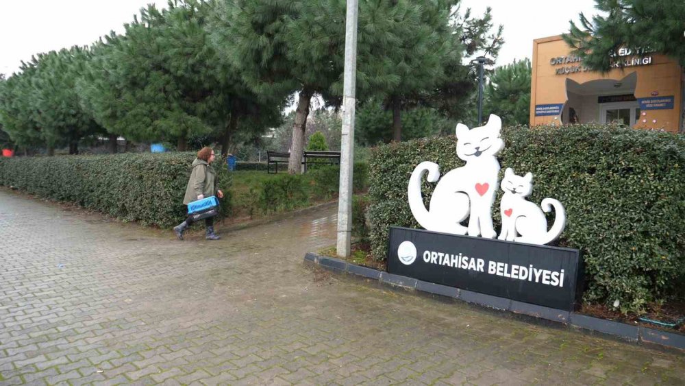 ORTAHİSAR BELEDİYESİ VETERİNER İŞLERİ MÜDÜRÜ LÜTFİ AYDIN, 10 YILDA 14 BİN 692 KÖPEĞE VE 3 BİN 874 KEDİYE MÜDAHALE EDİLDİĞİNİ SÖYLEDİ