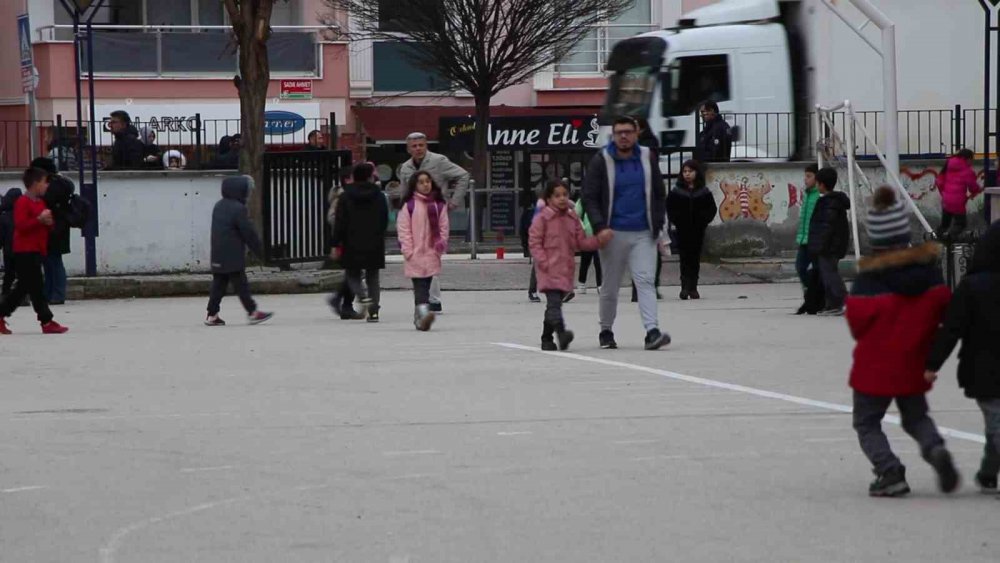 AMASYA’DA KAMUDA MESAİ SAATLERİ DEĞİŞTİ, UYGULAMA ÖĞRENCİ VELİSİ ÇALIŞANLARI SEVİNDİRDİ