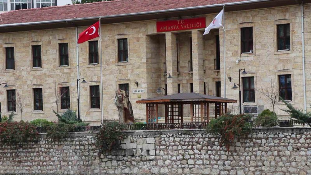 AMASYA’DA KAMUDA MESAİ SAATLERİ DEĞİŞTİ, UYGULAMA ÖĞRENCİ VELİSİ ÇALIŞANLARI SEVİNDİRDİ