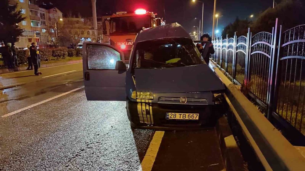 GİRESUN'UN EYNESİL İLÇESİNDE KAMYONLA OTOMOBİLİN ÇARPIŞTIĞI TRAFİK KAZASINDA ERCAN GÜL HAYATINI KAYBETTİ