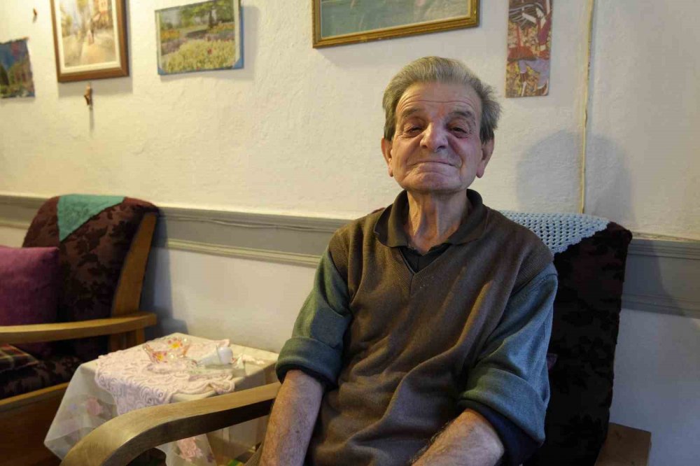 GÜMÜŞHANE'DE 1800'LÜ YILLARIN ORTASINDA İNŞA EDİLEN TARİHİ AKSOY KONAĞI'NDA YAŞAYAN 3 KARDEŞ, BİR TARİHİ AYAKTA TUTMAYA ÇALIŞIYOR