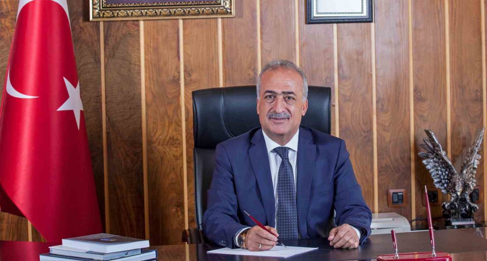 YÜKSEKÖĞRETİM KURULU BAŞKANLIĞININ (YÖK) OLUR YAZISINA İSTİNADEN ATATÜRK ÜNİVERSİTESİNDE 2 FAKÜLTEYE YENİ DEKAN ATAMASI GERÇEKLEŞTİRİLİRKEN, 4 FAKÜLTEDE İSE MEVCUT DEKANLAR YENİDEN ATANDI