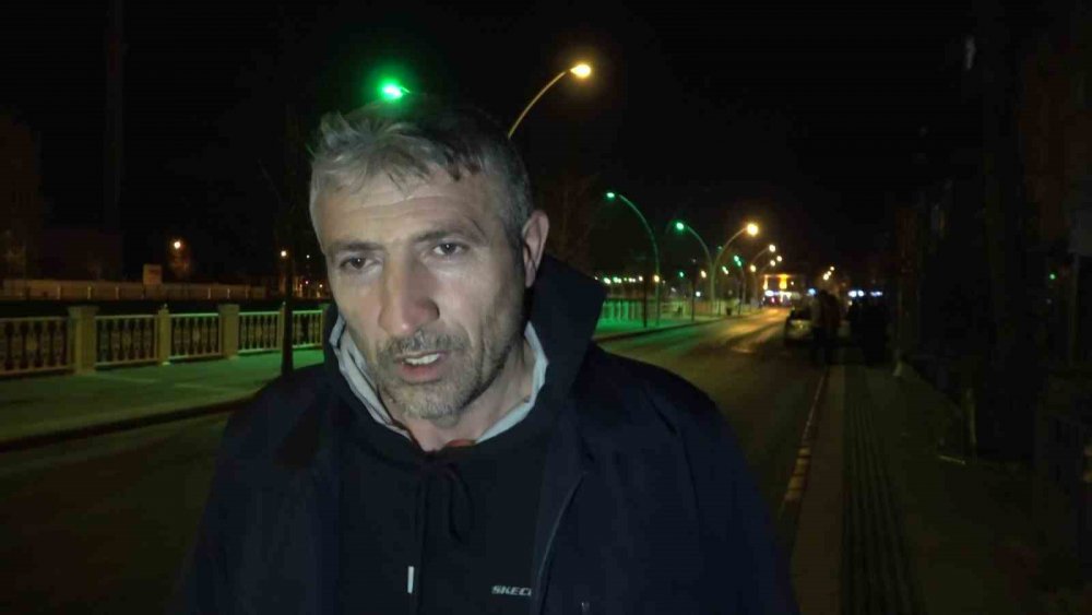 AMASYA'DA AŞIRI HIZLA SEYİR HALİNDEYKEN KONTROLDEN ÇIKAN OTOMOBİL YOL KENARINDA PARK HALİNDE OLAN OTOMOBİLLERE ÇARPTI. HURDAYA DÖNEN OTOMOBİLİN SAHİBİ ŞOK YAŞADI 5 OTOMOBİLİN HASAR GÖRDÜĞÜ FECİ KAZADA 3 KİŞİ YARALANDI
