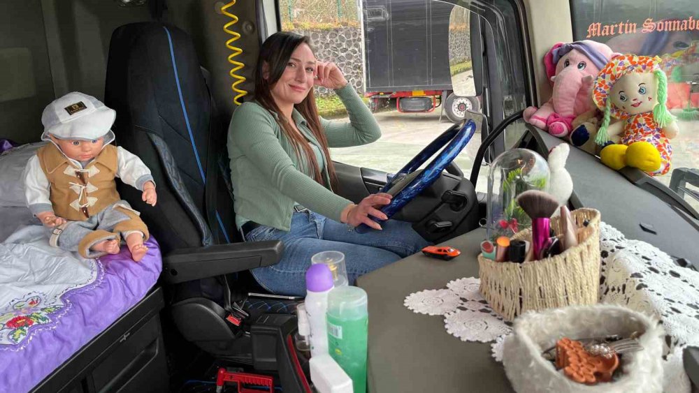 Kafkasların Kraliçesi Artvinli Esra Yılmaz: Oyuncaklar ve Makyaj Malzemeleriyle Renkli Bir Tır Yolculuğu