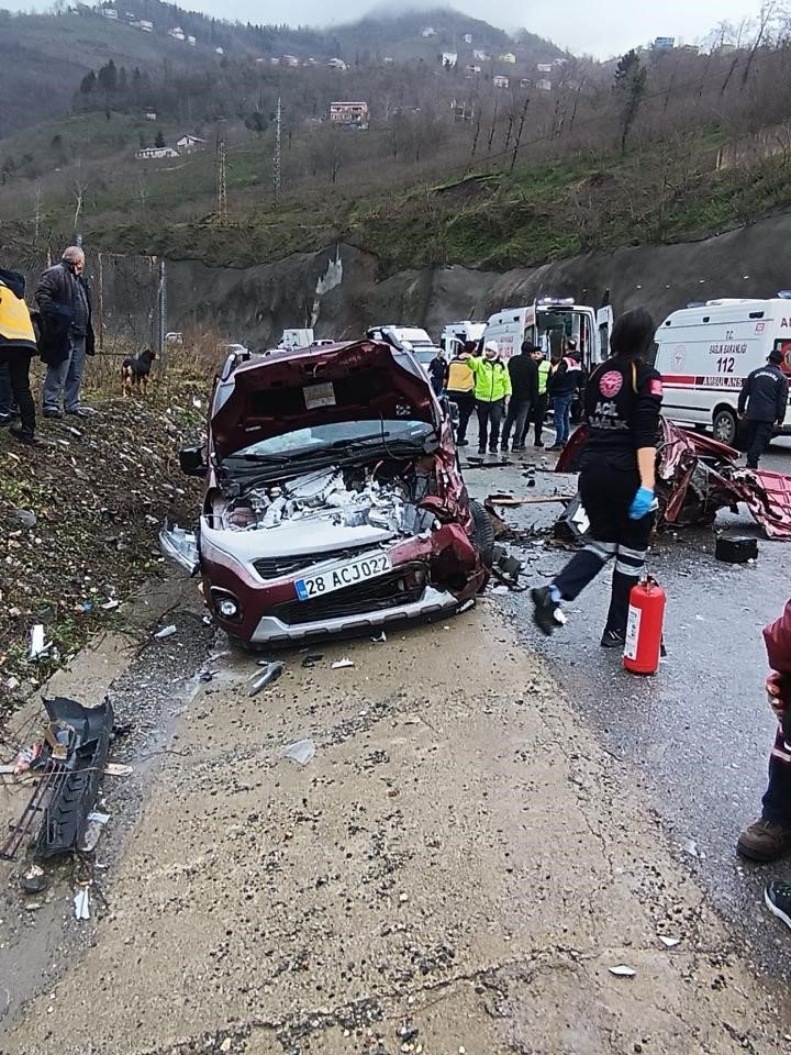 Giresun’da Trafik Kazası: 5 Yaralı