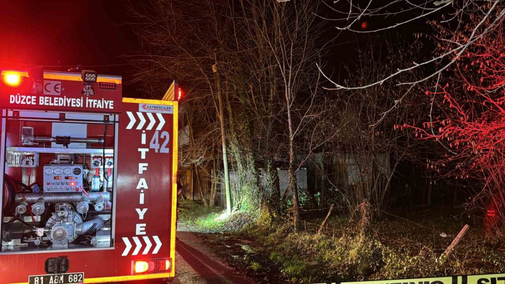 Düzce’de Tek Katlı Ev Alev Alev Yandı: 1 Ölü