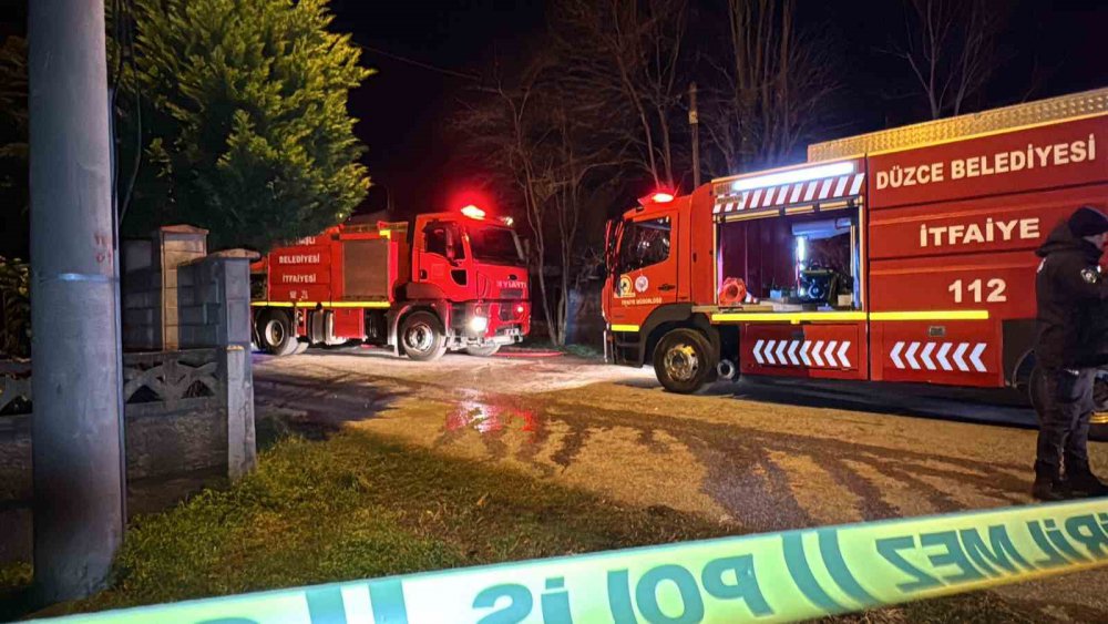 Düzce’de Tek Katlı Ev Alev Alev Yandı: 1 Ölü