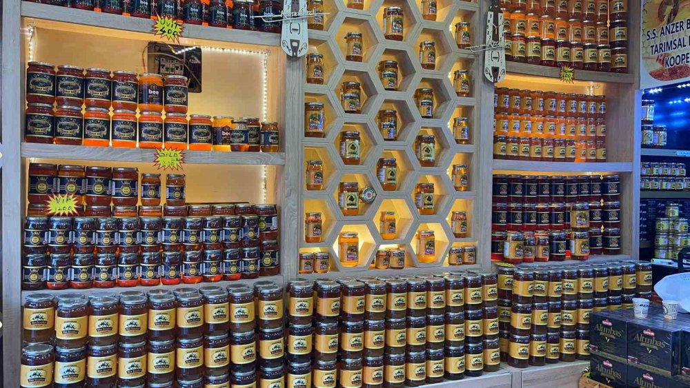 Anzer Balı , Birleşik Arap Emirlikleri, İngiltere ve Fransa gibi ülkelerden de yoğun talep alıyor.