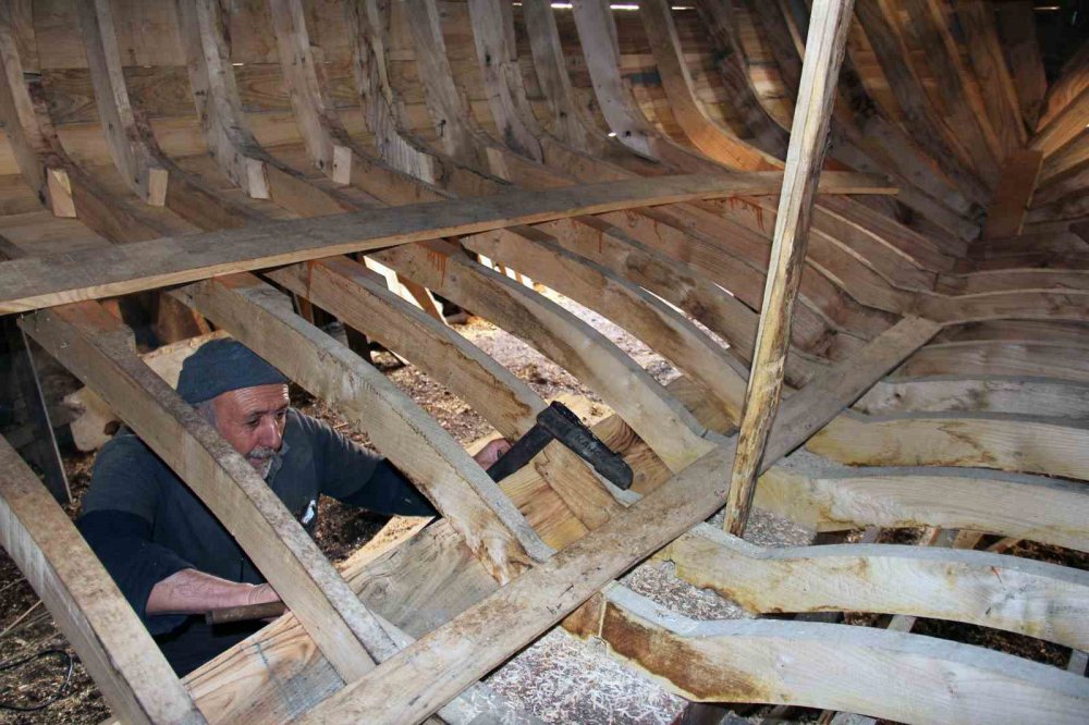 Giresunlu Necdet Özyazıcı , Merak Ederek Başladı, 50 Yıldır Tekne Yapıyor