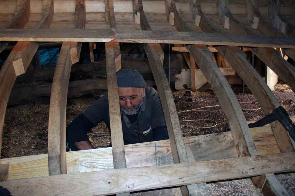 Giresunlu Necdet Özyazıcı , Merak Ederek Başladı, 50 Yıldır Tekne Yapıyor