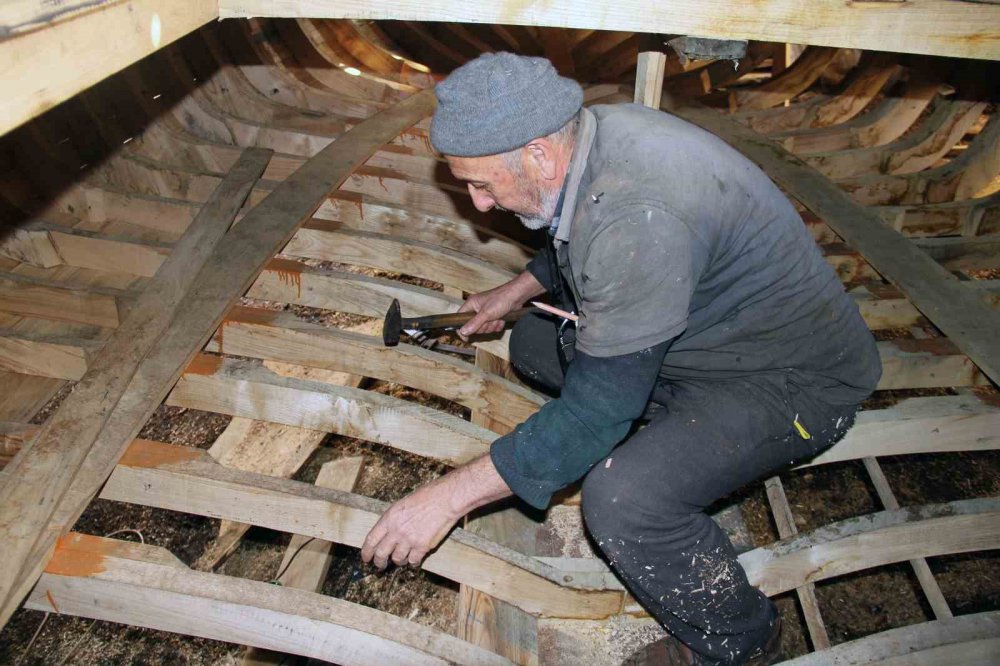 Giresunlu Necdet Özyazıcı , Merak Ederek Başladı, 50 Yıldır Tekne Yapıyor