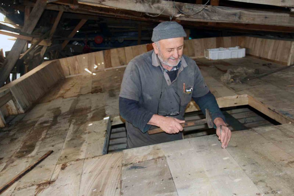 Giresunlu Necdet Özyazıcı , Merak Ederek Başladı, 50 Yıldır Tekne Yapıyor