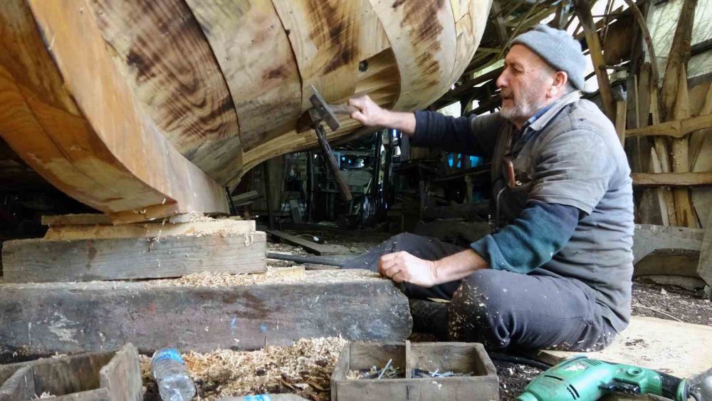 Giresunlu Necdet Özyazıcı , Merak Ederek Başladı, 50 Yıldır Tekne Yapıyor