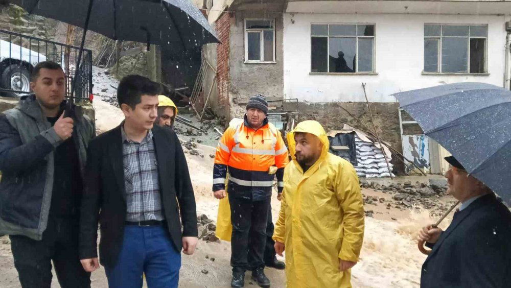 Artvin Borçka'da Heyelan Tehlikesi: Gündoğdu Mahallesi'nde 2 Bina Tahliye Edildi