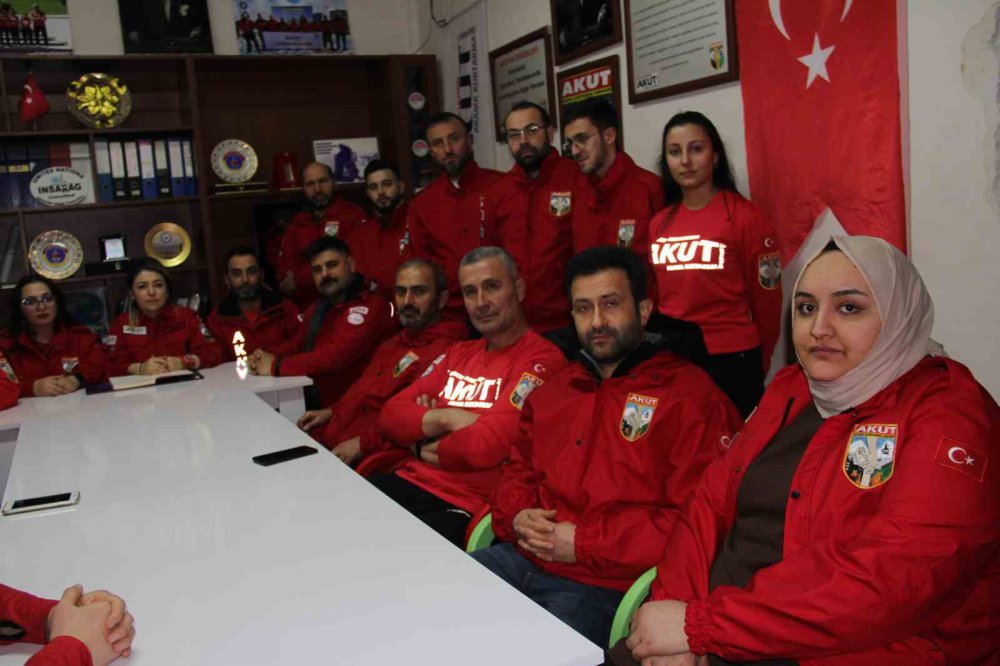 Giresun Ekibi Depremin 1. Yılında O Anları Anlatırken Adeta Yeniden Yaşadılar