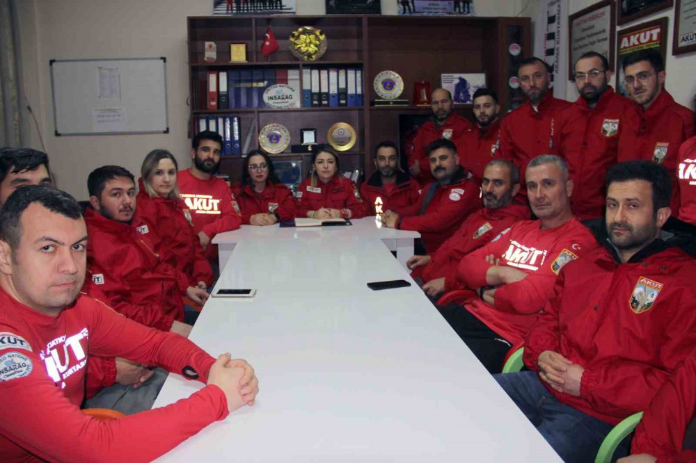 Giresun Ekibi Depremin 1. Yılında O Anları Anlatırken Adeta Yeniden Yaşadılar