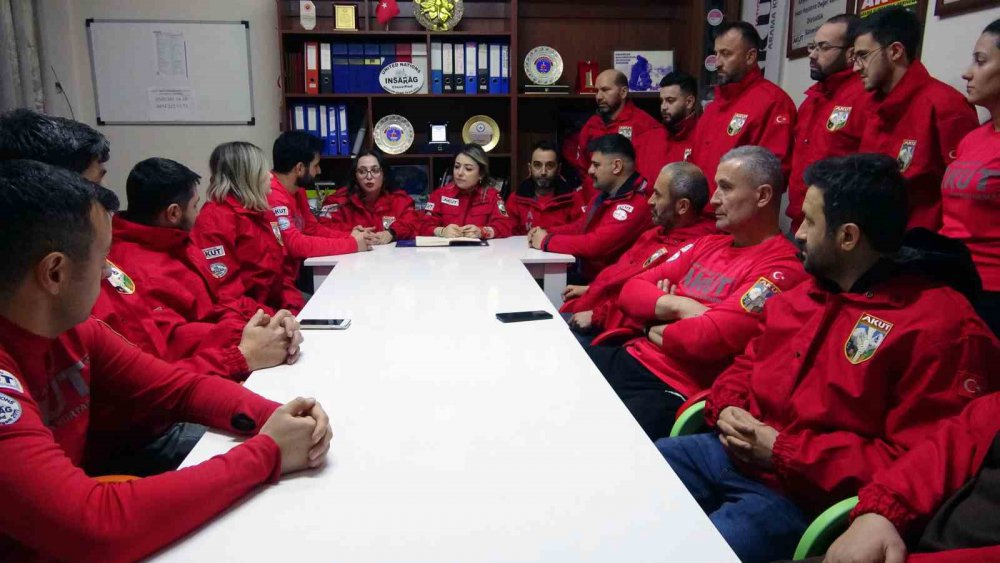 Giresun Ekibi Depremin 1. Yılında O Anları Anlatırken Adeta Yeniden Yaşadılar