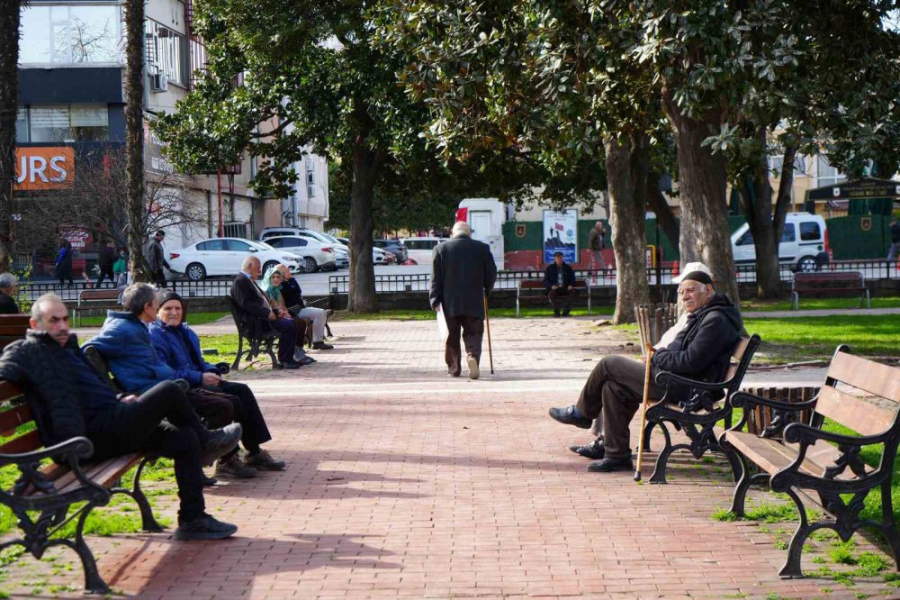 Karadeniz Sıcak Havada Akdeniz’i Solladı, Samsun'da sıcaklı 25.3 dereceye kadar çıktı