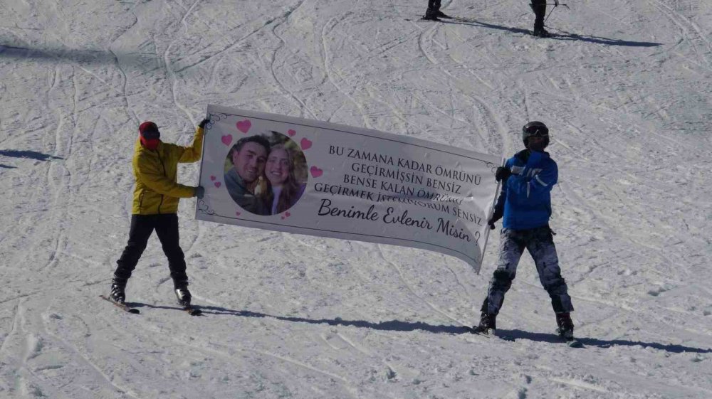 Artvin'de karlar üstünde evlenme teklifi