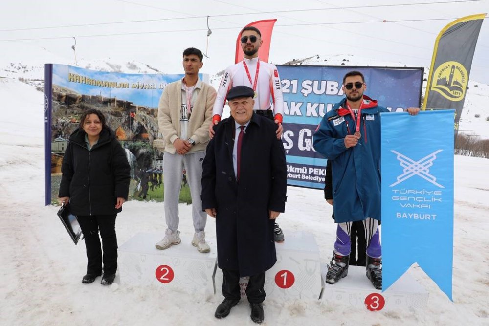 “21 Şubat Kurtuluş Kayak Kupası” Finalinde Dereceye Girenlere Ödülleri Verildi