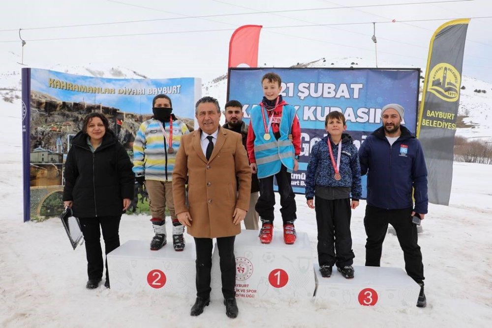 “21 Şubat Kurtuluş Kayak Kupası” Finalinde Dereceye Girenlere Ödülleri Verildi