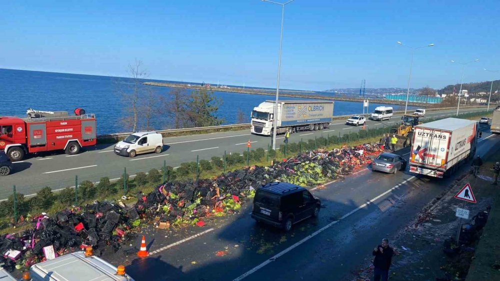 Trabzon'un Sürmene İlçesinde Tır Kazası: Sürücü Hayatını Kaybetti, Karayolunda Uzun Kuyruklar Oluştu