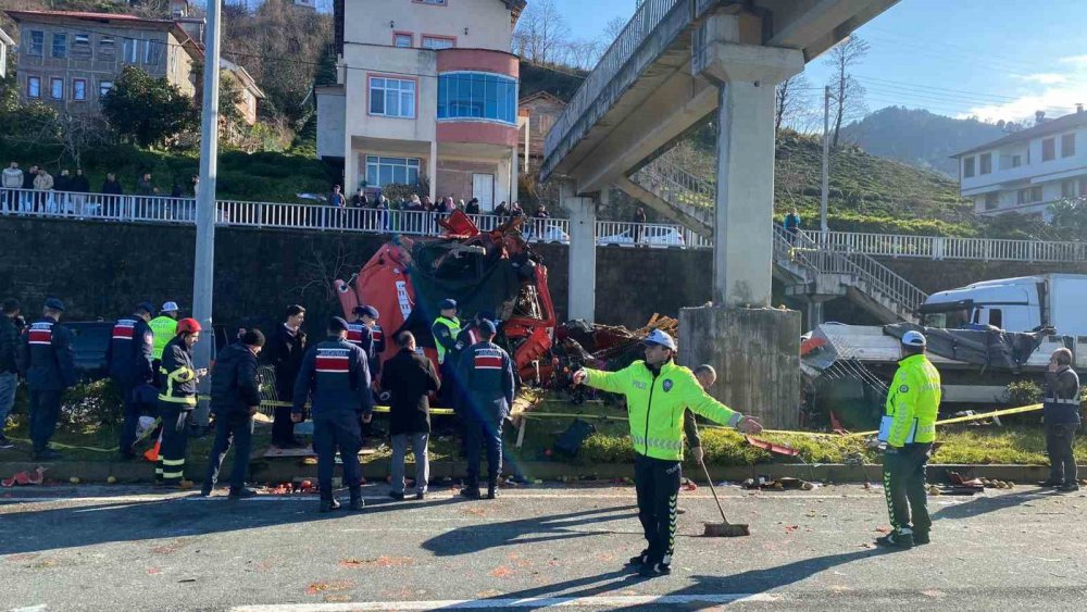Trabzon'un Sürmene İlçesinde Tır Kazası: Sürücü Hayatını Kaybetti, Karayolunda Uzun Kuyruklar Oluştu
