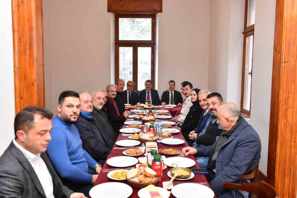 Başkan Genç, Trabzon Sanatevi’ni Ziyaret Etti, İki Sanat Merkezi Yapacaklarının Müjdesini Verdi