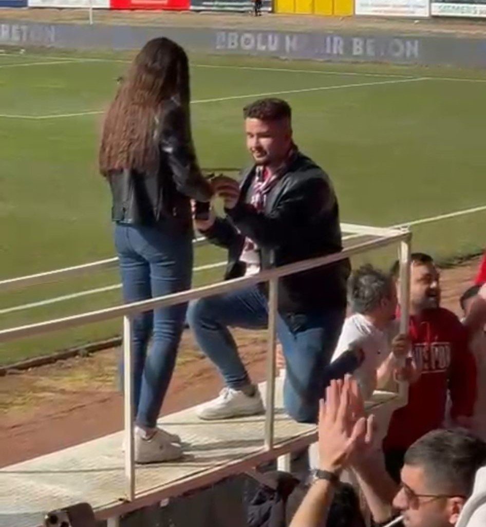 Boluspor Futbol Maçında Evlilik Teklifi