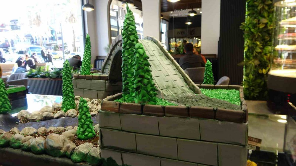 Rize’nin Simgelerini Pastaya Dönüştürdüler,dikkatleri üzerine çektiler