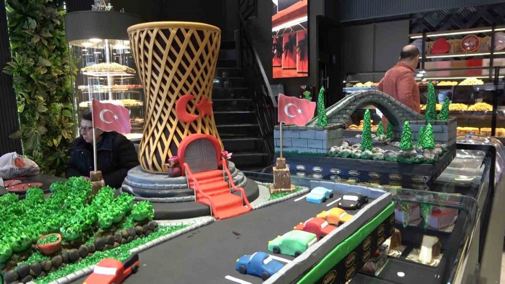 Rize’nin Simgelerini Pastaya Dönüştürdüler,dikkatleri üzerine çektiler