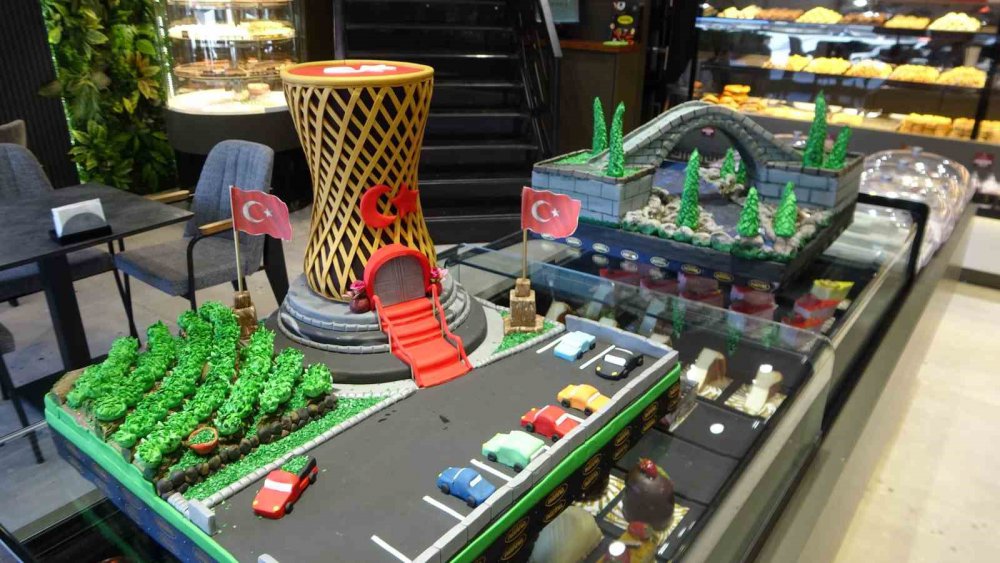 Rize’nin Simgelerini Pastaya Dönüştürdüler,dikkatleri üzerine çektiler