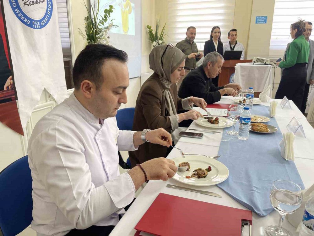 Rize'de Veliler Çocukları İle Beraber En İyi Yemeği Yapmak İçin Yarıştı