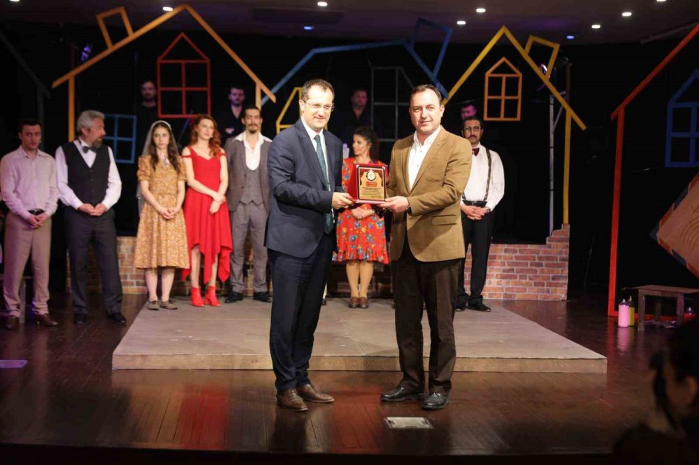 Trabzon Akçaabat’ta Erol Günaydın Tiyatro Günleri Başladı