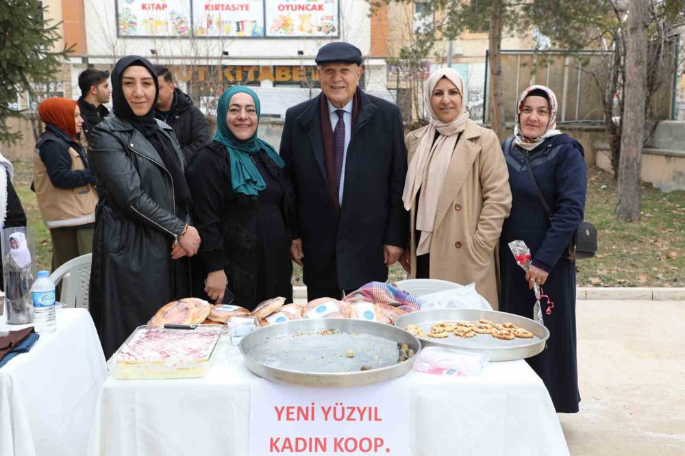 Bayburtlu Kadınların El Emekleri Filistin’e Destek Amaçlı Satışa Sunuldu