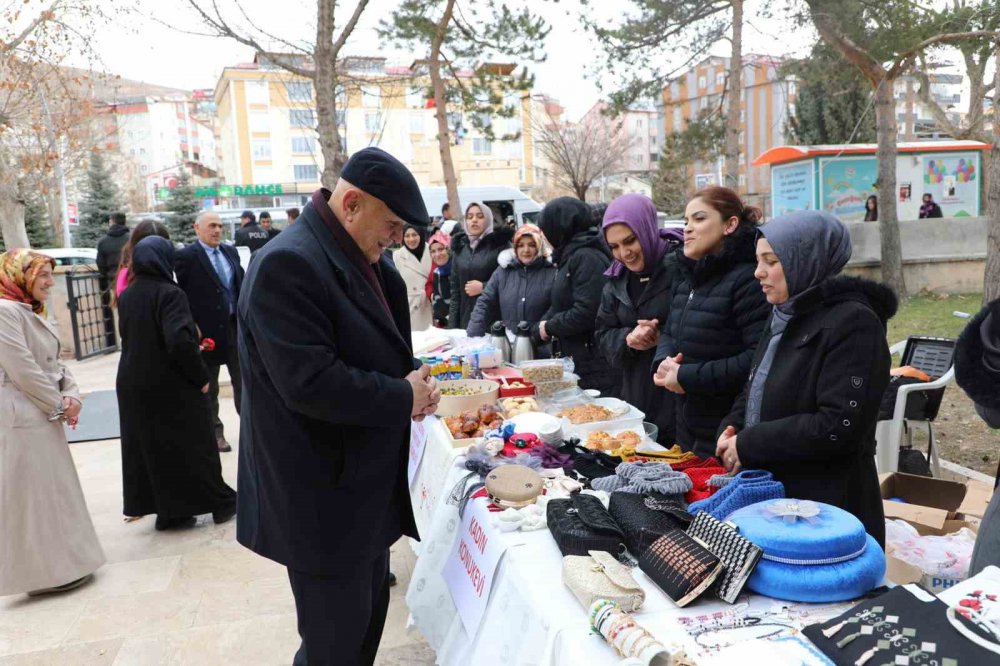 Bayburtlu Kadınların El Emekleri Filistin’e Destek Amaçlı Satışa Sunuldu