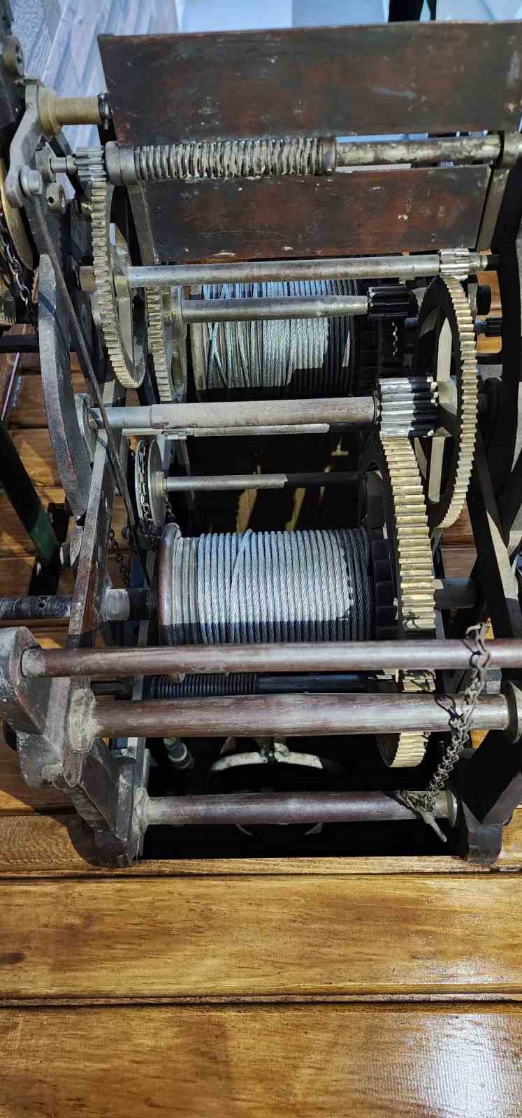 Parçaları Kaybolan Tarihi Saat Kulesinin Orijinal Saati İlçeye Getirtildi