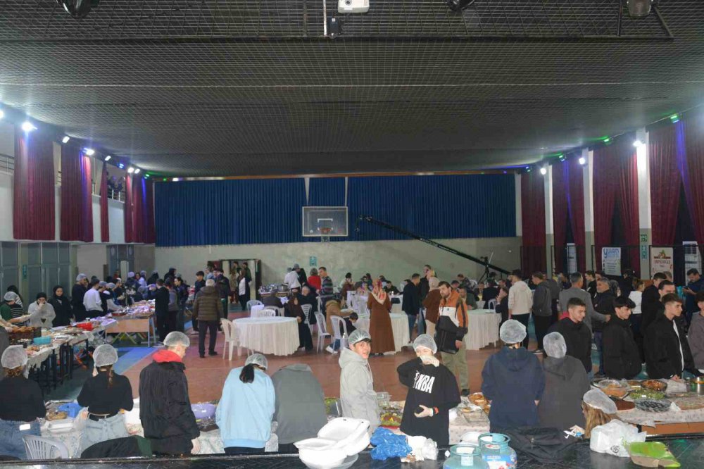 Öğrenciler, Gazze İçin 100 Bin Lira Yardım Topladı