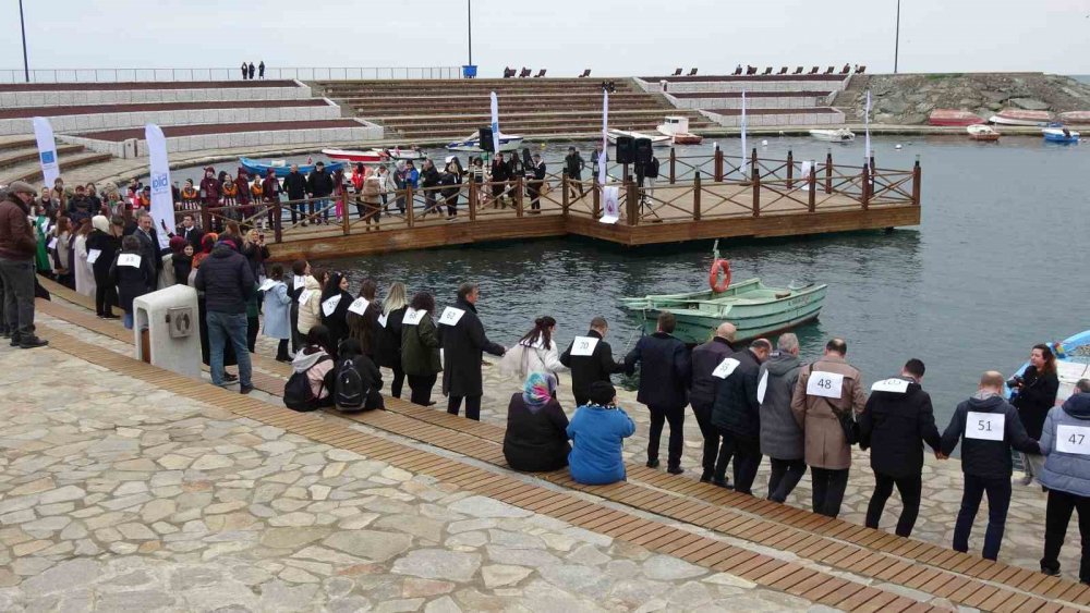 Trabzon'da Guinness Dünya Rekorlar Kitabı’na Girmek İçin Horon Halkası Oluşturdular