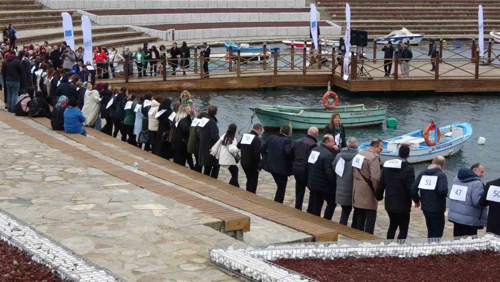 Trabzon'da Guinness Dünya Rekorlar Kitabı’na Girmek İçin Horon Halkası Oluşturdular