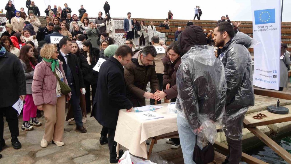 Trabzon'da Guinness Dünya Rekorlar Kitabı’na Girmek İçin Horon Halkası Oluşturdular