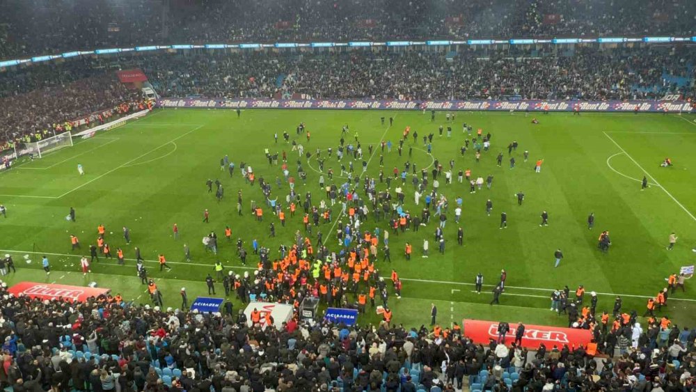 Trabzon’da Fenerbahçe Maçı Sonu Saha Karıştı
