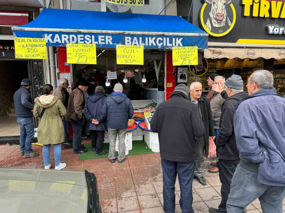 Rize Pazarda Ucuz İstavrit kuyruğu