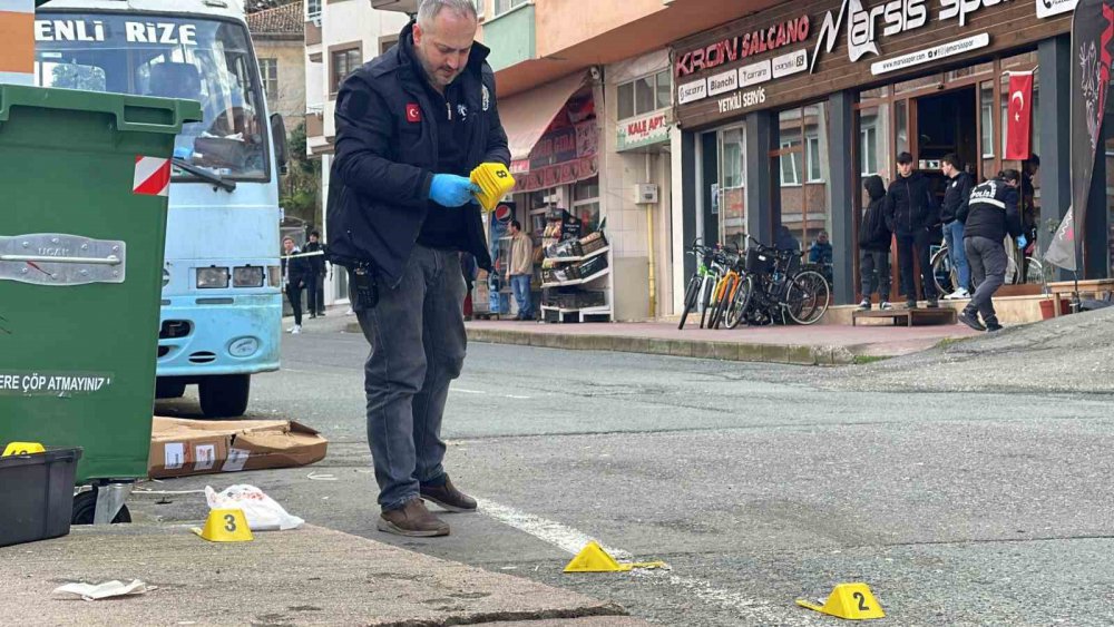 Rize’de İki Grup Arasında Silahlı Ve Bıçaklı Kavga: 3 Yaralı