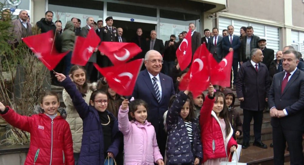 Milli Savunma Bakanı Güler, Şehit Ailesine Ziyarette Bulundu