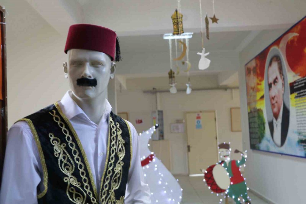 Rizeli Öğrenciler Eskiye dönmeyi başardı , okul koridorunu ramazan sokağına dönüştürdüler