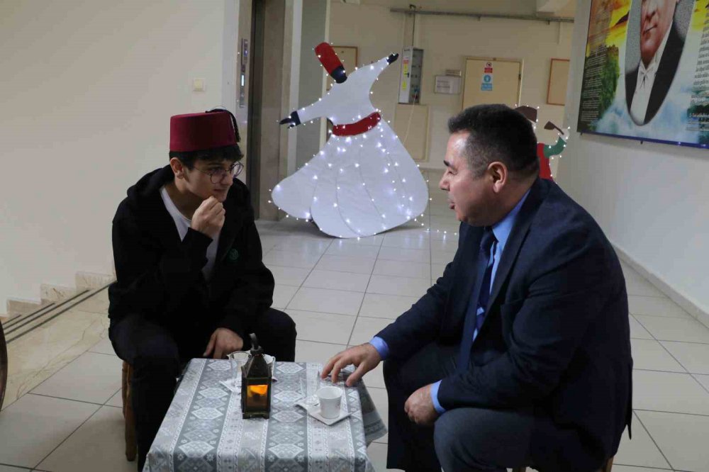 Rizeli Öğrenciler Eskiye dönmeyi başardı , okul koridorunu ramazan sokağına dönüştürdüler