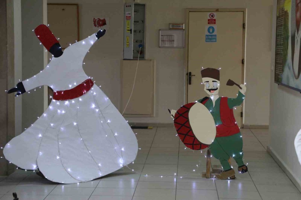 Rizeli Öğrenciler Eskiye dönmeyi başardı , okul koridorunu ramazan sokağına dönüştürdüler