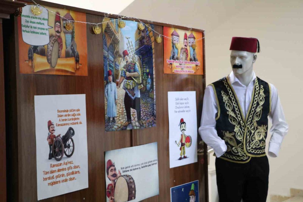 Rizeli Öğrenciler Eskiye dönmeyi başardı , okul koridorunu ramazan sokağına dönüştürdüler